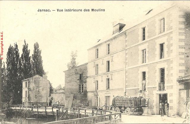 Jarnac - vue interieure des Moulins.jpg